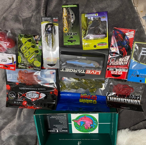 MYSTERY FISHING SUPPLY PACKAGE - Picture 2 of 3